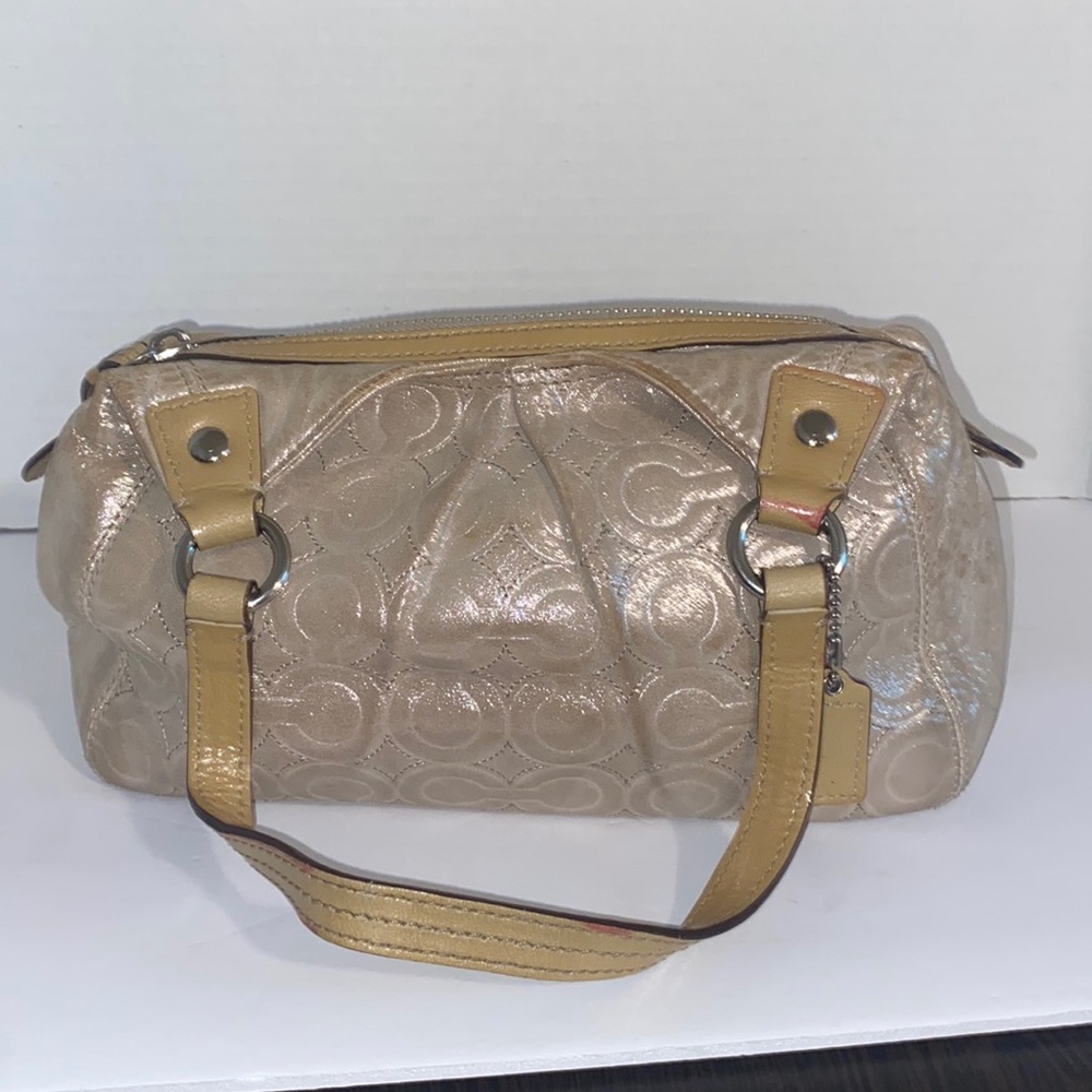 Coach. Shoulder bag